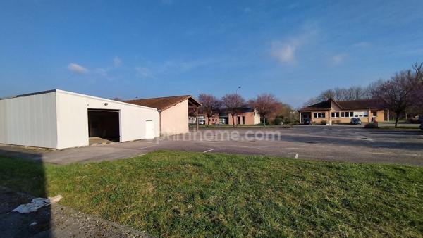 Local commercial de 230 m² à vendre - Fains Veel - magasin avec réserve et parking privé.