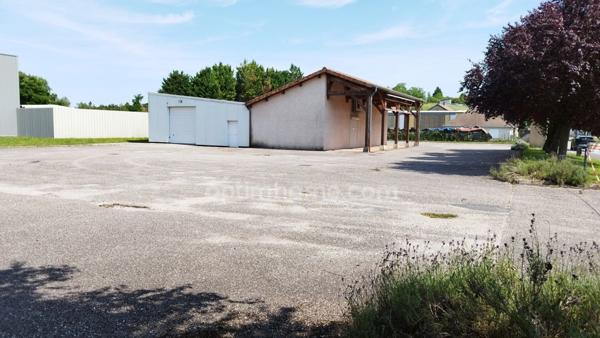 Local commercial de 230 m² à vendre - Fains Veel - magasin avec réserve et parking privé.