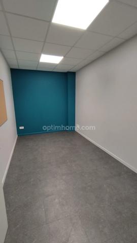 Local commercial de 230 m² à vendre - Fains Veel - magasin avec réserve et parking privé.