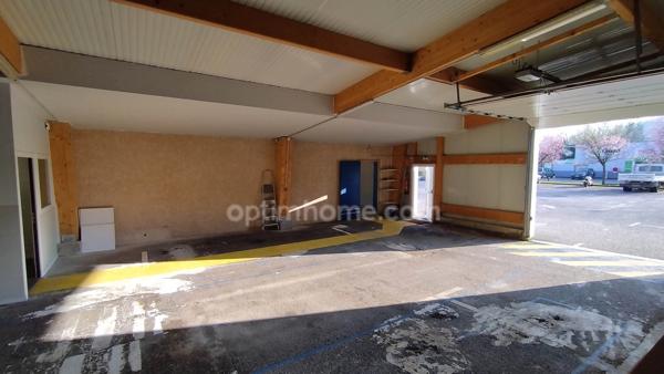 Local commercial de 230 m² à vendre - Fains Veel - magasin avec réserve et parking privé.