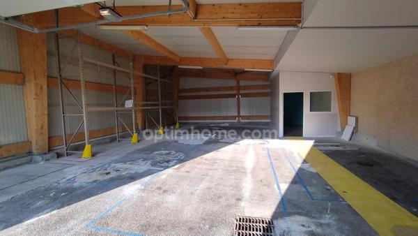 Local commercial de 230 m² à vendre - Fains Veel - magasin avec réserve et parking privé.