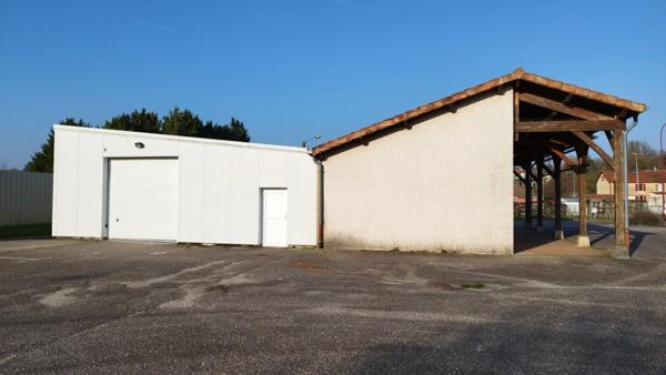 Local commercial de 230 m² à vendre - Fains Veel - magasin avec réserve et parking privé.