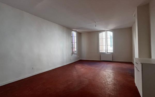 Appartement à louer    1 pièce •  Riez