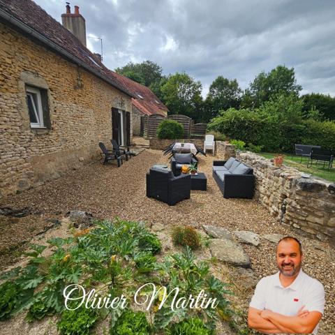 Maison de charme en pierre – 180 m² habitables sur 2700 m² de terrain – À 20 min des portes du Mans