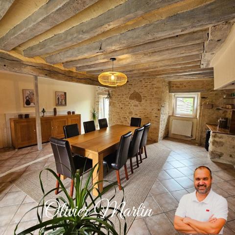 Maison de charme en pierre – 180 m² habitables sur 2700 m² de terrain – À 20 min des portes du Mans