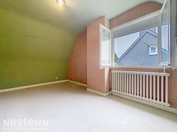 Maison avec vie de plain pied sur Mellac, 3 chambres et un bureau avec sous sol complet.