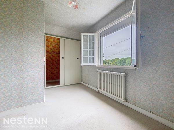 Maison avec vie de plain pied sur Mellac, 3 chambres et un bureau avec sous sol complet.