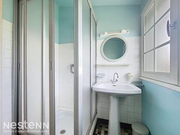 Maison avec vie de plain pied sur Mellac, 3 chambres et un bureau avec sous sol complet.