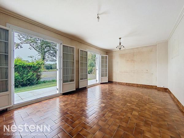 Maison avec vie de plain pied sur Mellac, 3 chambres et un bureau avec sous sol complet.