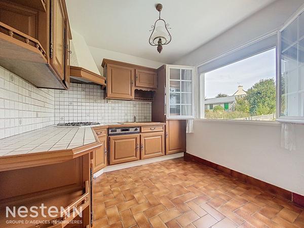 Maison avec vie de plain pied sur Mellac, 3 chambres et un bureau avec sous sol complet.