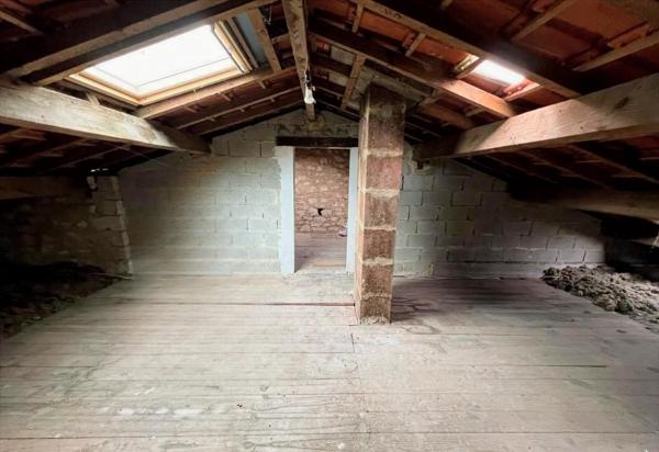 Maison de 1962  à fort potentiel   241500 FAI   DONT 11500 D'honoraires