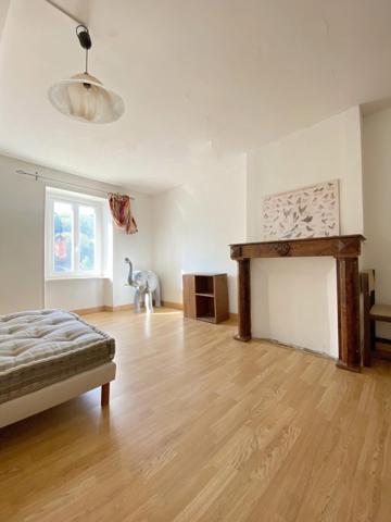 Maison de caractère au cœur de Viane – Espace, charme et nature