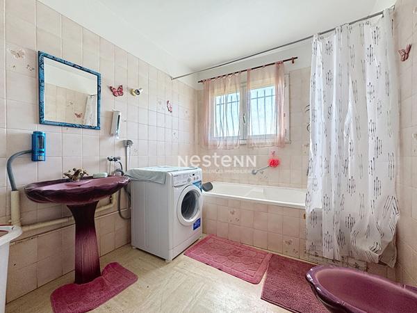 Maison de 136.51 m2 à Perpignan 6 pièces, 3 faces avec garage et jardin