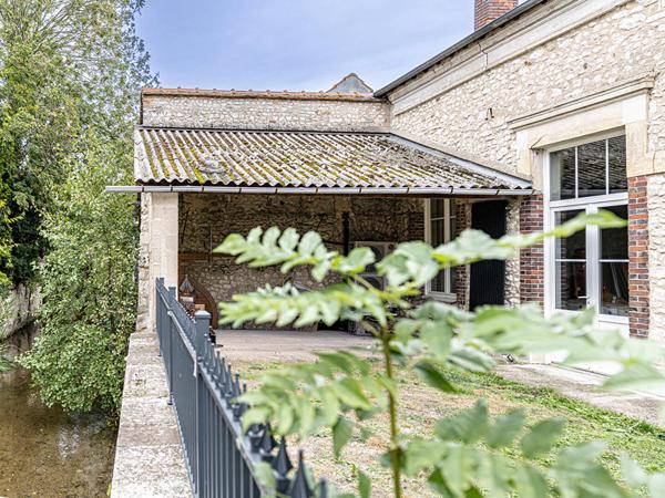 Maison bourgeoise avec jardin et piscine