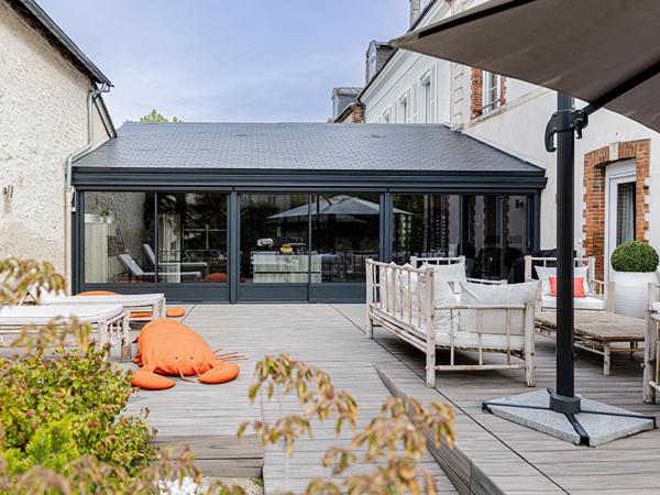 Maison bourgeoise avec jardin et piscine