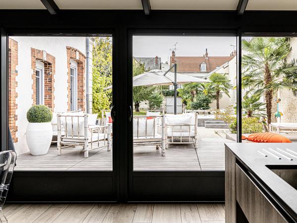 Maison bourgeoise avec jardin et piscine