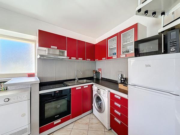 Maison Mareuil Les Meaux. Une chambre et un jardin non attenant.