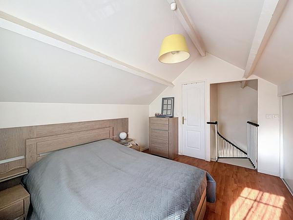 Maison Mareuil Les Meaux. Une chambre et un jardin non attenant.