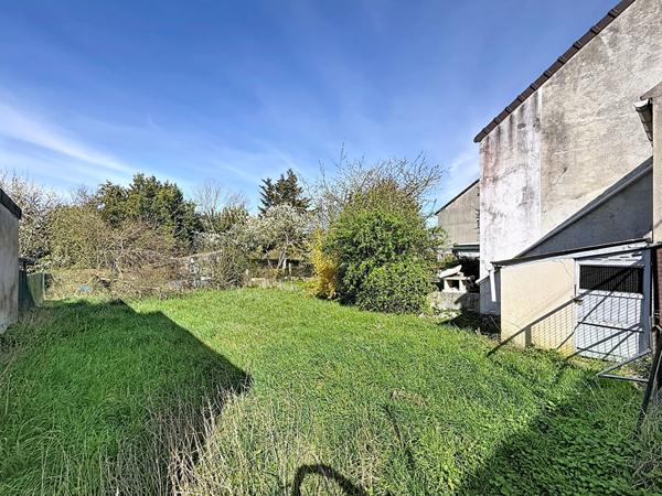Maison Mareuil Les Meaux. Une chambre et un jardin non attenant.