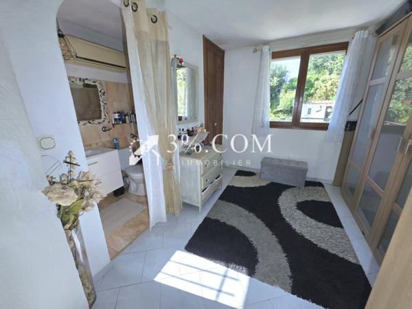 Maison
                                                                                                                                                                                                                                                                                                                        5 pièce(s)                                                                                                                                                                                                          4 chambre(s)                                                                                                                                                                                                          107  m²