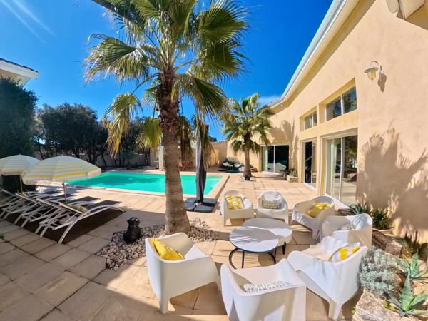 Uzès (30700) A vendre, superbe villa d'architecte proche Uzès.