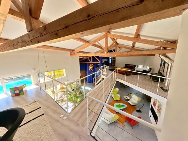 Uzès (30700) A vendre, superbe villa d'architecte proche Uzès.