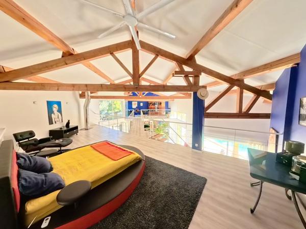 Uzès (30700) A vendre, superbe villa d'architecte proche Uzès.