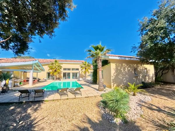 Uzès (30700) A vendre, superbe villa d'architecte proche Uzès.