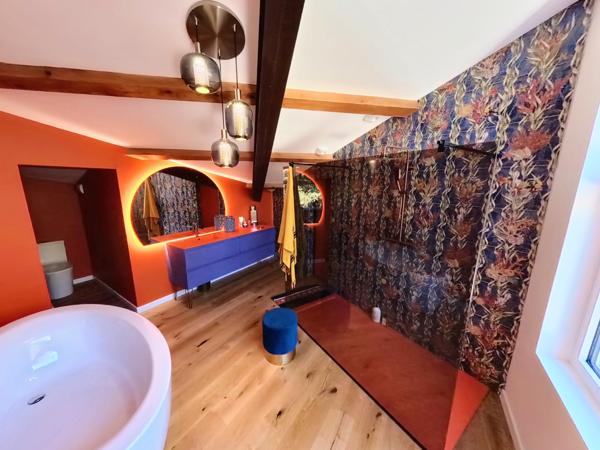 Uzès (30700) A vendre, superbe villa d'architecte proche Uzès.