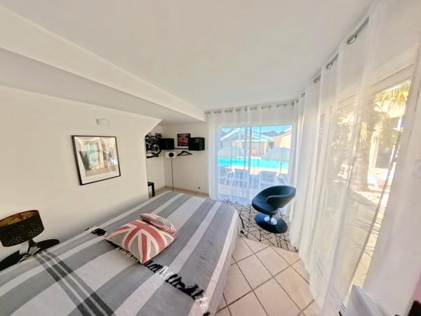 Uzès (30700) A vendre, superbe villa d'architecte proche Uzès.