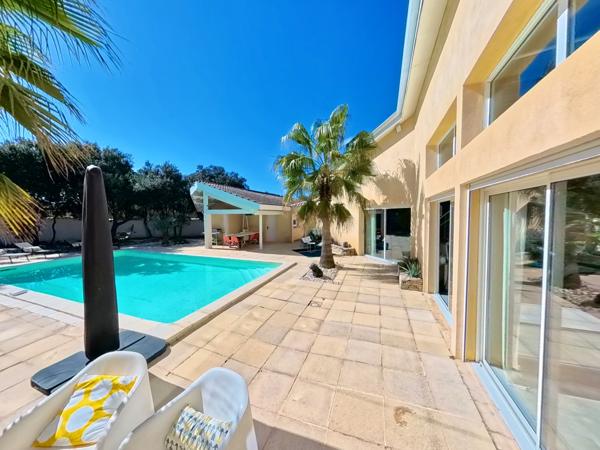 Uzès (30700) A vendre, superbe villa d'architecte proche Uzès.