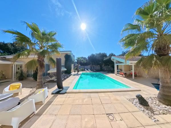 Uzès (30700) A vendre, superbe villa d'architecte proche Uzès.