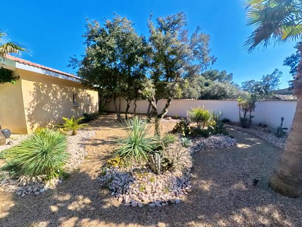 Uzès (30700) A vendre, superbe villa d'architecte proche Uzès.