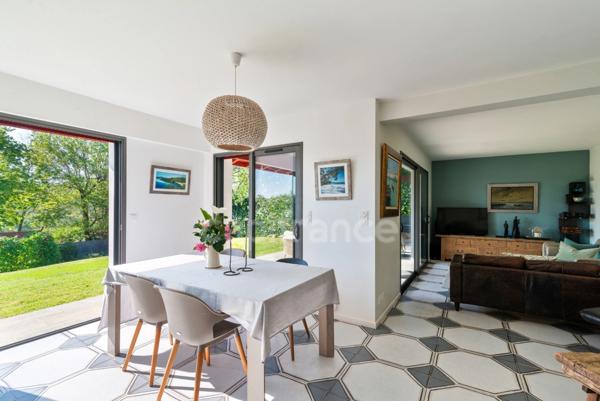 ASCAIN maison de 128 m² construite en 2012- Terrain de 1 000,00 m² - Et son T2 de 25 m2