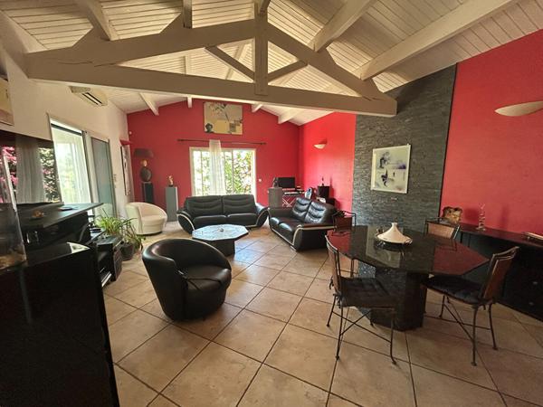 Canet En Roussillon - Maison 5 pièces 172 m² avec terrain de 741 m² .