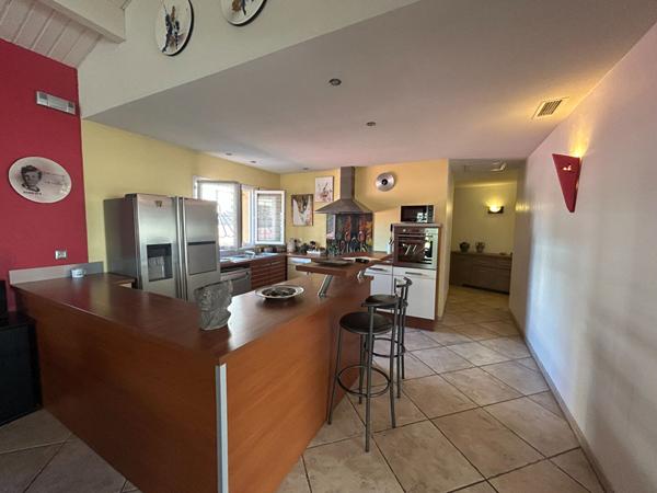 Canet En Roussillon - Maison 5 pièces 172 m² avec terrain de 741 m² .