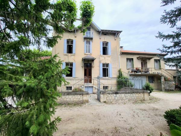Châteaurenard (13160) Demeure bourgeoise sur 950 m2 de terrain avec piscine et appartement