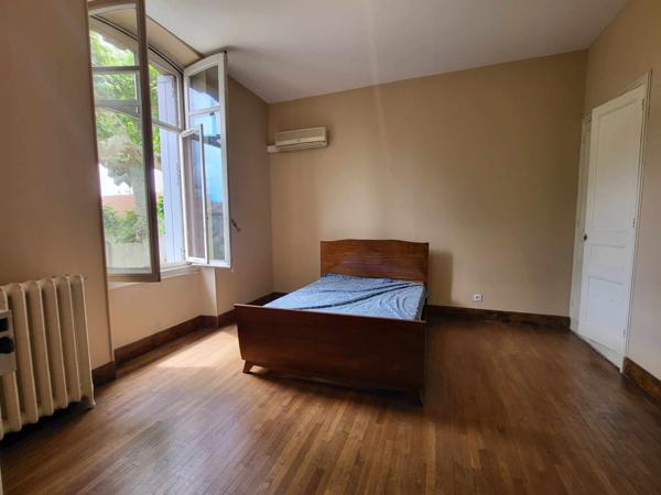 Châteaurenard (13160) Demeure bourgeoise sur 950 m2 de terrain avec piscine et appartement