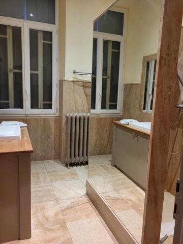 Châteaurenard (13160) Demeure bourgeoise sur 950 m2 de terrain avec piscine et appartement