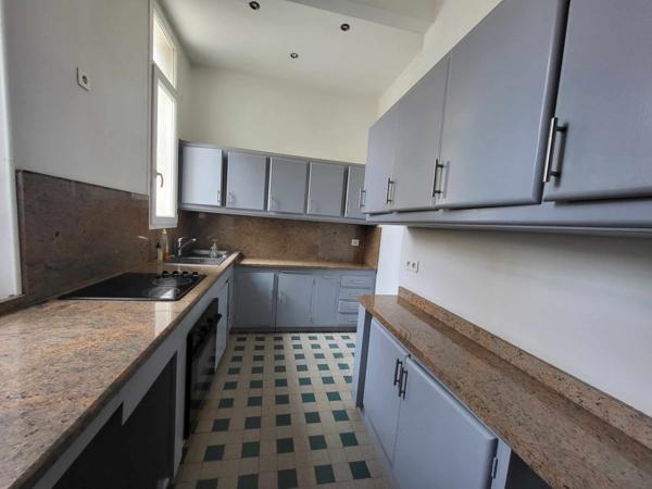 Châteaurenard (13160) Demeure bourgeoise sur 950 m2 de terrain avec piscine et appartement