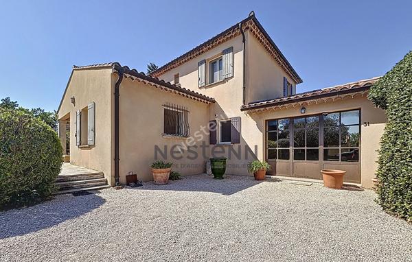 Maison Camaret Sur Aigues 8 pièce(s) 180 m2 avec jardin 1100m²