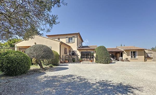 Maison Camaret Sur Aigues 8 pièce(s) 180 m2 avec jardin 1100m²