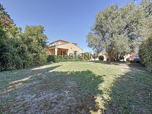 Maison Camaret Sur Aigues 8 pièce(s) 180 m2 avec jardin 1100m²