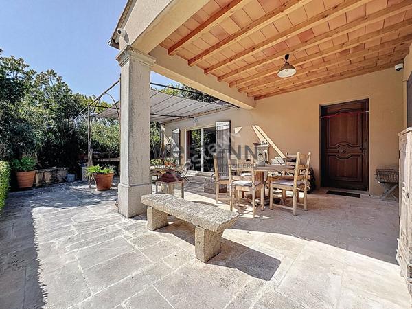 Maison Camaret Sur Aigues 8 pièce(s) 180 m2 avec jardin 1100m²