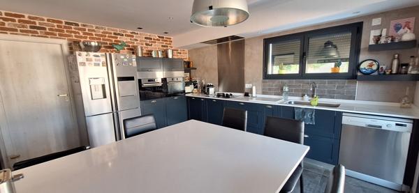 Maison Contemporaine d'exception à Bourg-en-Bresse - 5 pièces, 148 m², calme et proche commodités
