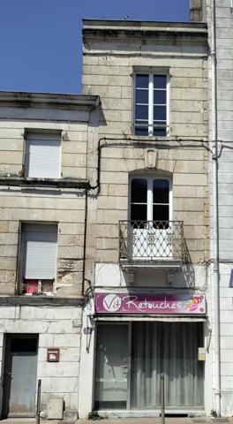 Immeuble situé  proche des jardins de la Brèche et du centre ville