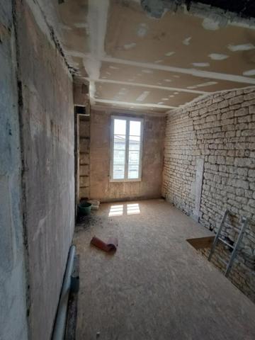 Immeuble situé  proche des jardins de la Brèche et du centre ville