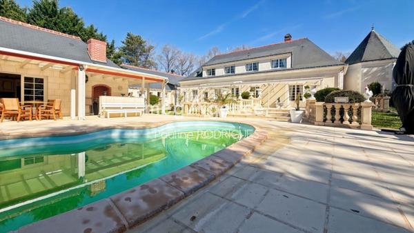 Maison à CHAMBRAY-LES-TOURS, 37170 - 8 pièces 395m²