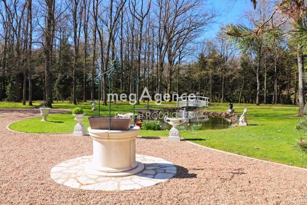 Maison à CHAMBRAY-LES-TOURS, 37170 - 8 pièces 395m²