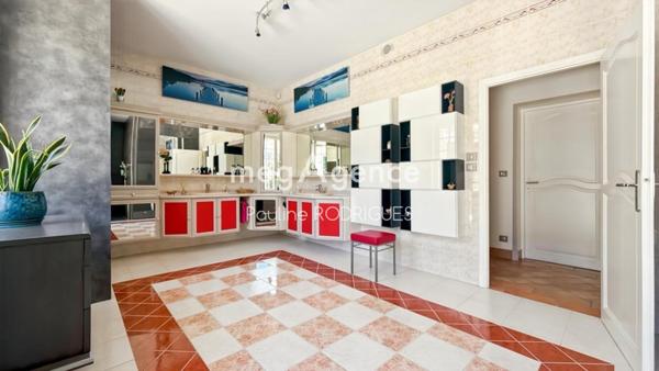 Maison à CHAMBRAY-LES-TOURS, 37170 - 8 pièces 395m²